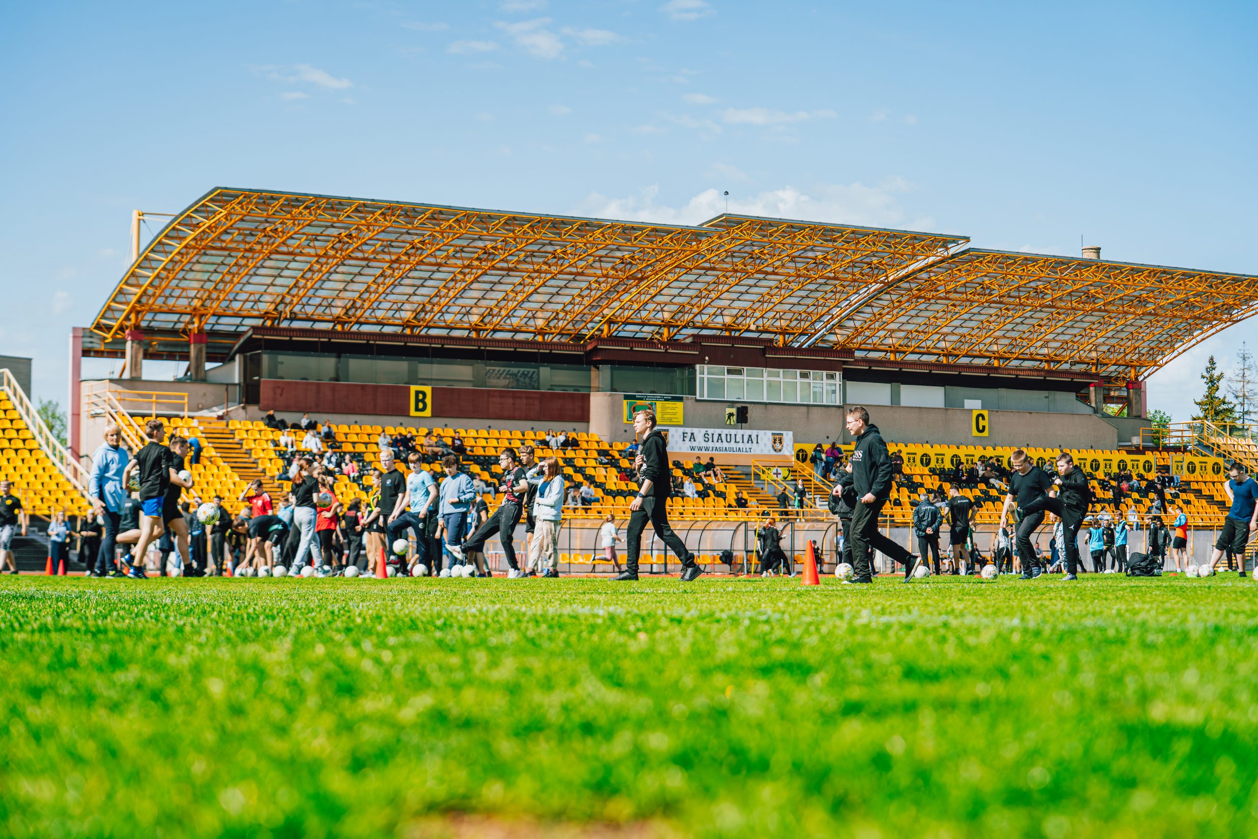 Read more about the article Šiaulių miesto stadione – UEFA Foundation iniciatyva